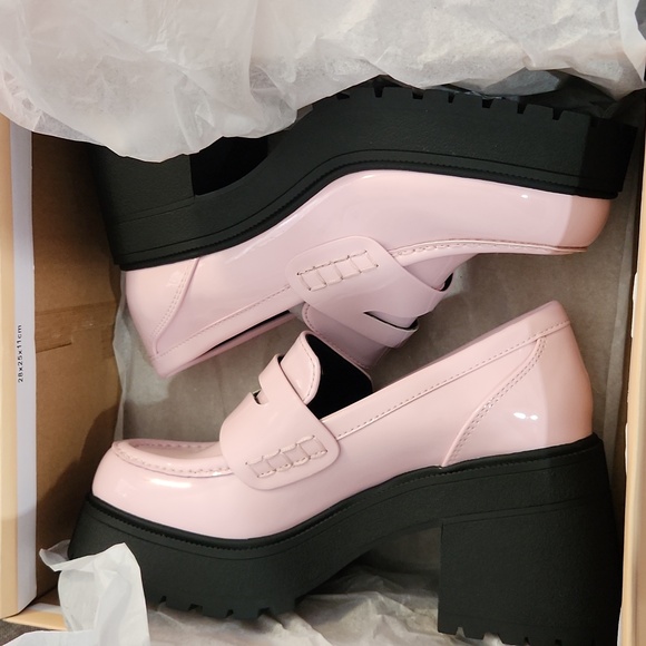 Soda Lug Platform Chunky Pink Loafers Size 6 And Size 7 NEW - Picture 5 of 14